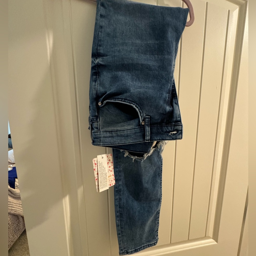 Free People Blue Jeans Distressed BRAND NEW